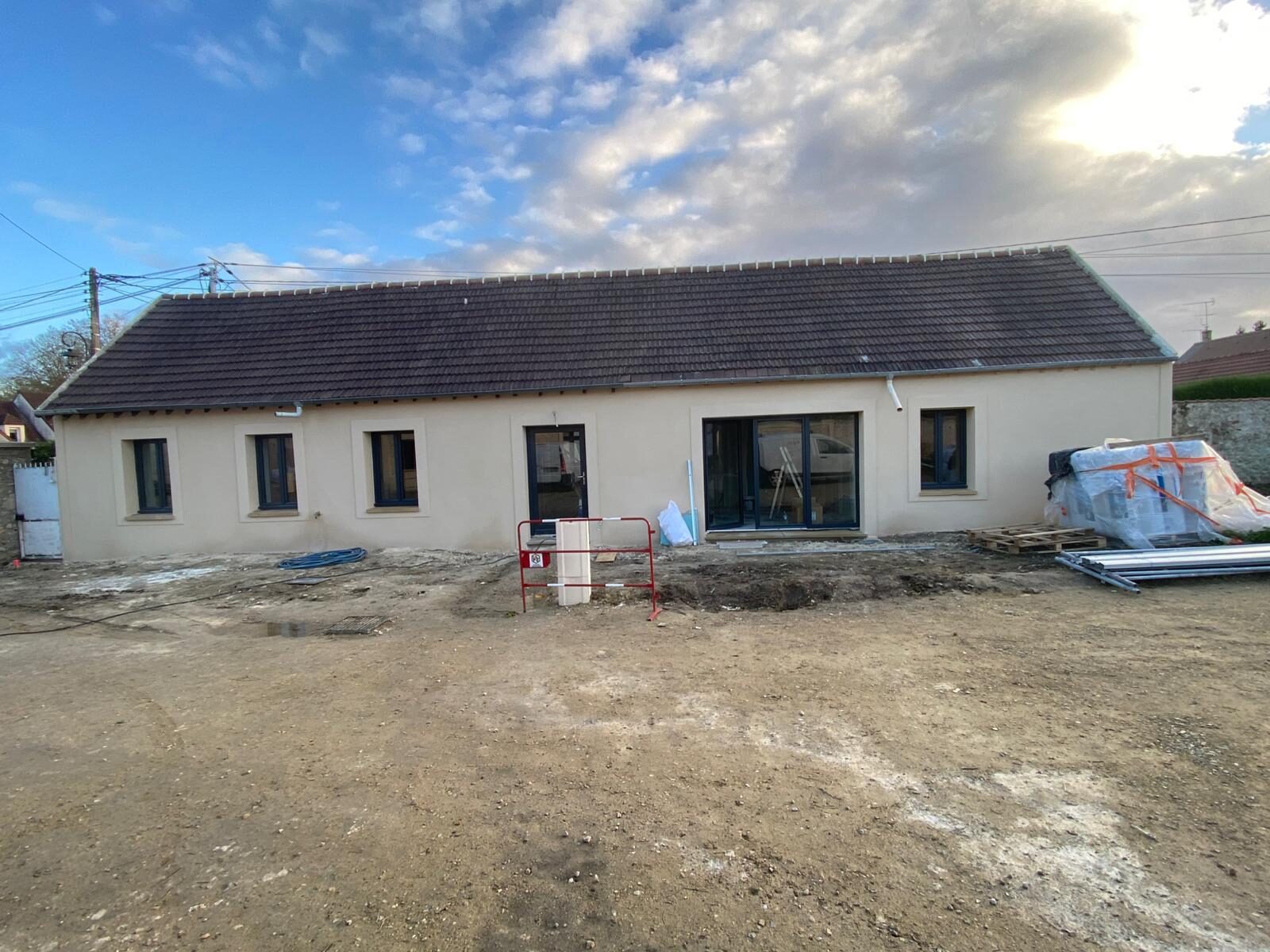 Façade de longère rénovée par BVL